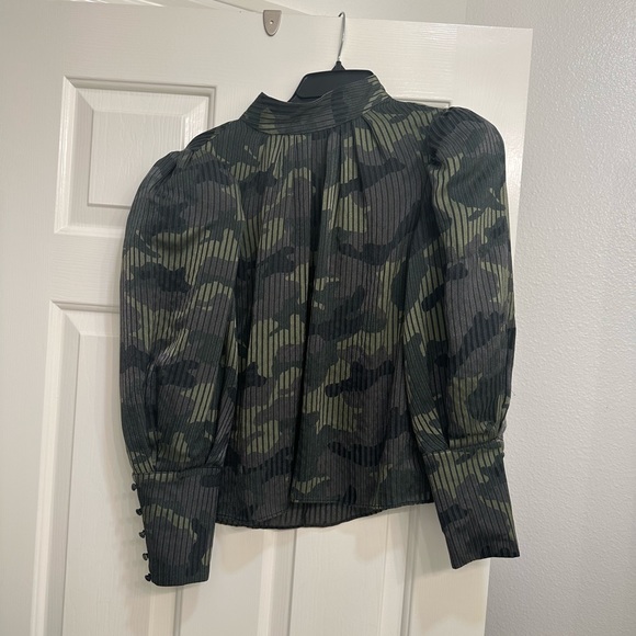 Alice + Olivia Winslet Camo Print Top - Picture 4 of 6